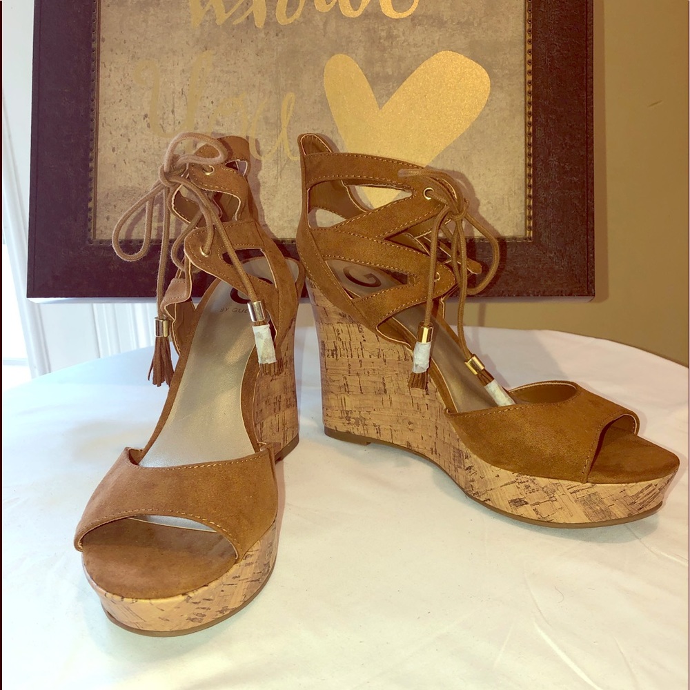 NWOB G Guess Estes Cork Wedge Tassel Sandal